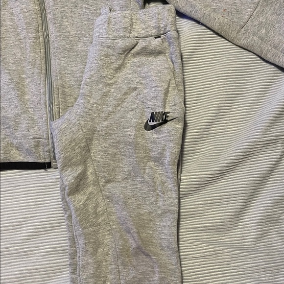 Kids Nike-Tech Light Gray sweatsuit - Picture 3 of 4